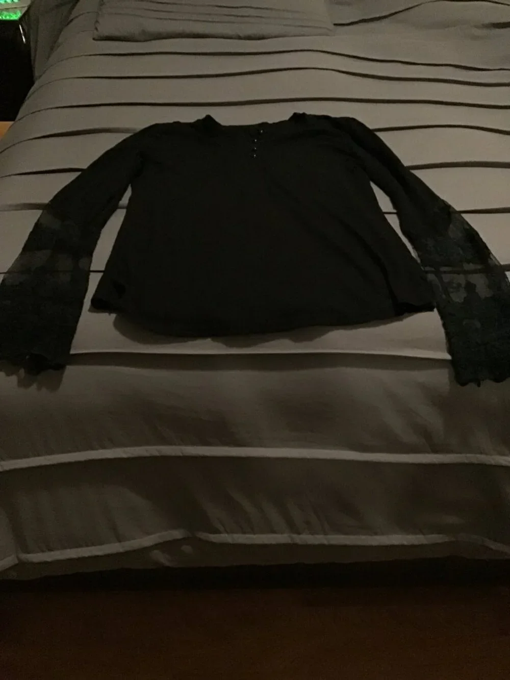 Women's XL Black Long Sleeve Lace Sleeve & Back Blouse